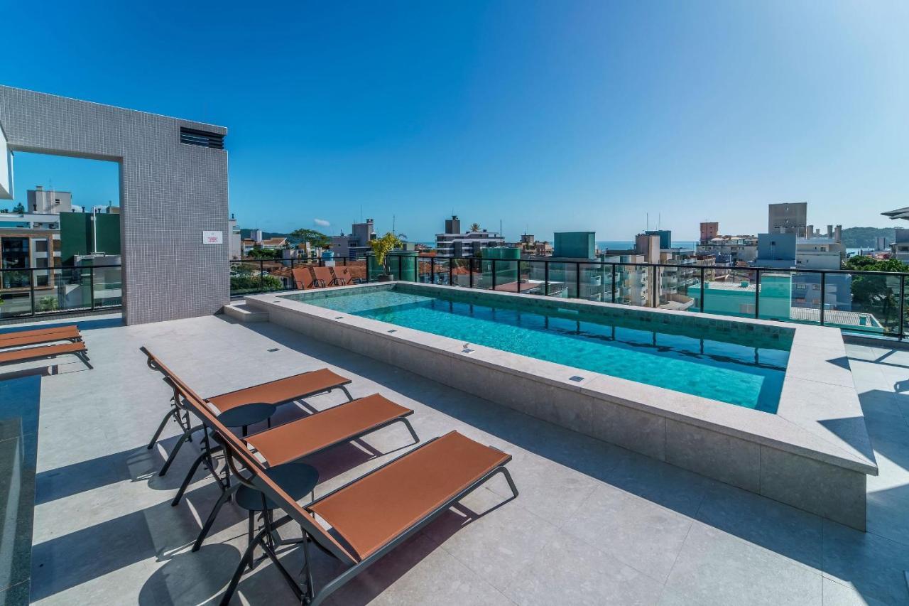 Adra 301: Beachfront Apartment with Rooftop Pool in Bombinhas Center Exterior photo